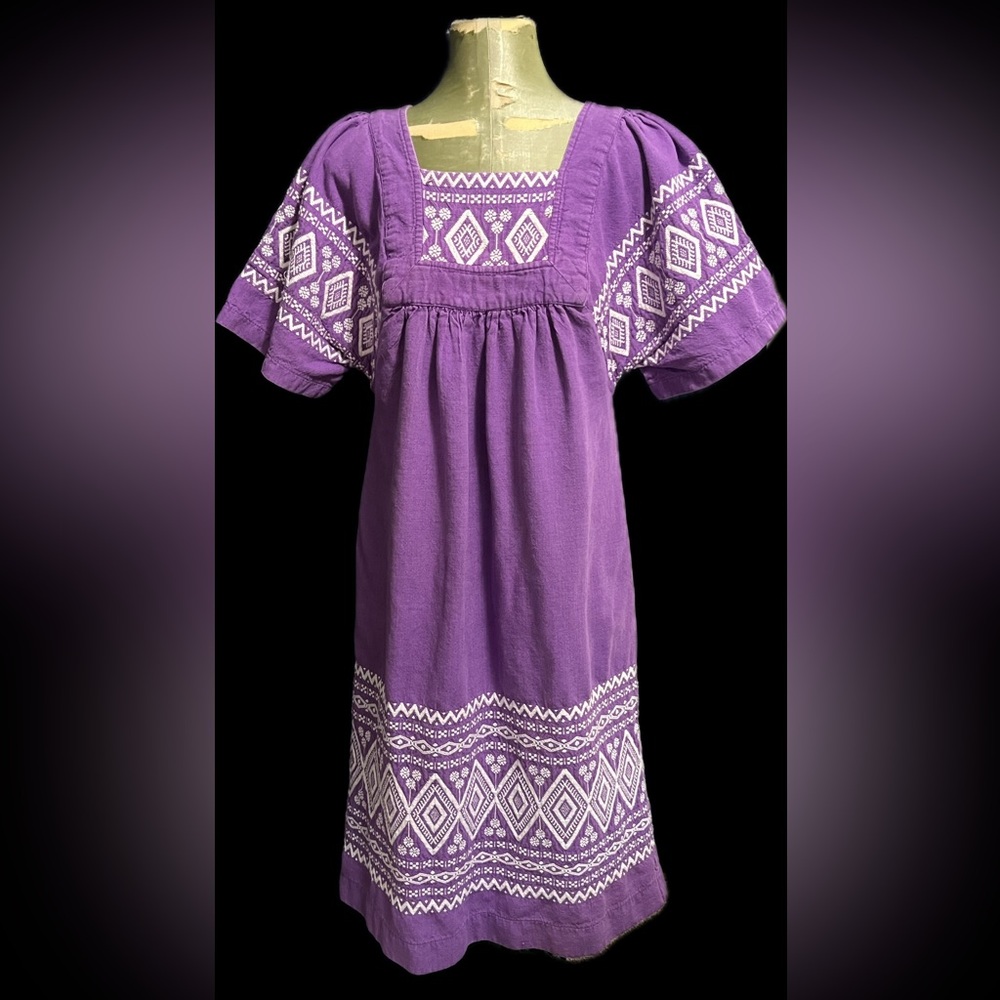 Vintage 70s
Guatemalan Oaxacan Style MuuMuu Cotton Caftan Boho Dress